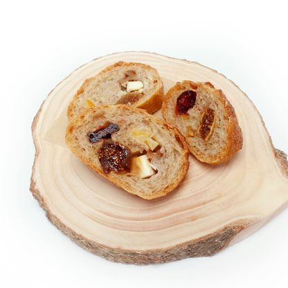 【全粒粉30％】ドライいちじくとくるみのカンパーニュ｜クランベリー・オレンジピール・クリームチーズ入り